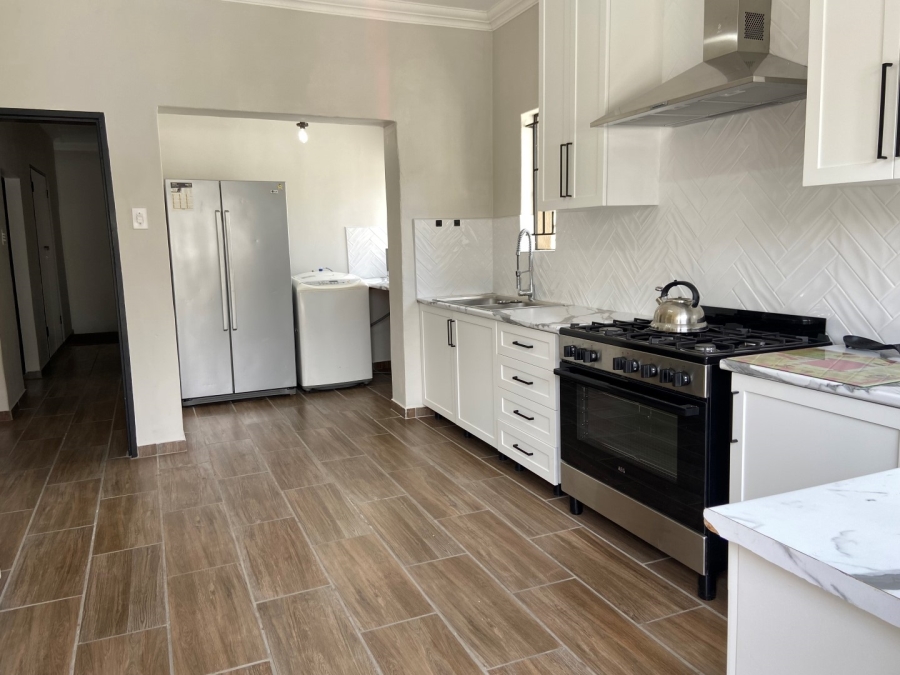 To Let 4 Bedroom Property for Rent in Linden Gauteng