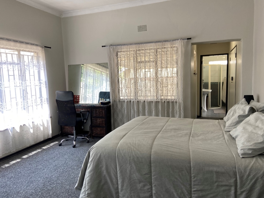 To Let 4 Bedroom Property for Rent in Linden Gauteng