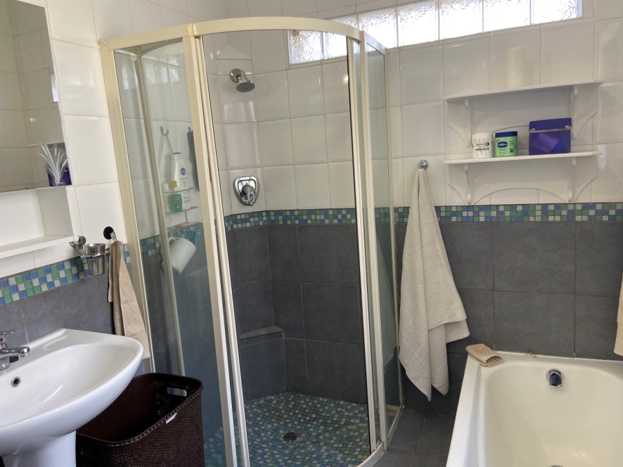 To Let 4 Bedroom Property for Rent in Linden Gauteng