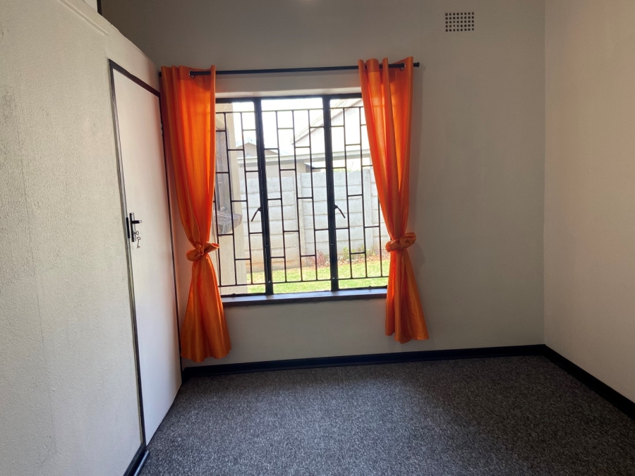 To Let 4 Bedroom Property for Rent in Linden Gauteng