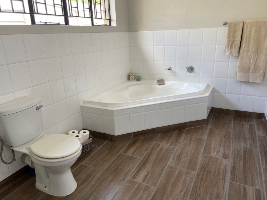To Let 4 Bedroom Property for Rent in Linden Gauteng