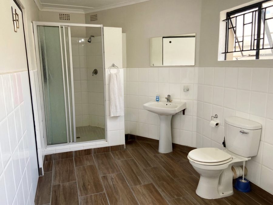 To Let 4 Bedroom Property for Rent in Linden Gauteng