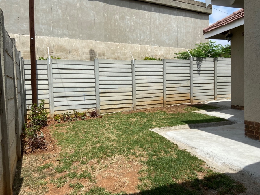 To Let 4 Bedroom Property for Rent in Linden Gauteng