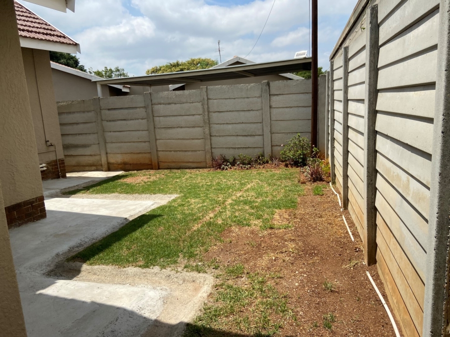 To Let 4 Bedroom Property for Rent in Linden Gauteng