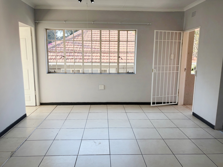 To Let 2 Bedroom Property for Rent in Linden Gauteng