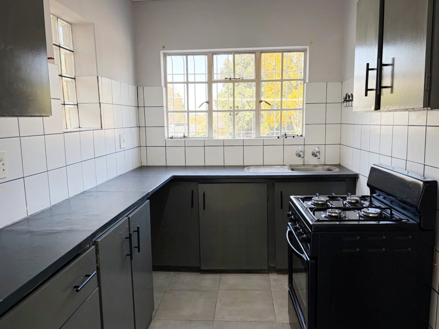 To Let 2 Bedroom Property for Rent in Linden Gauteng