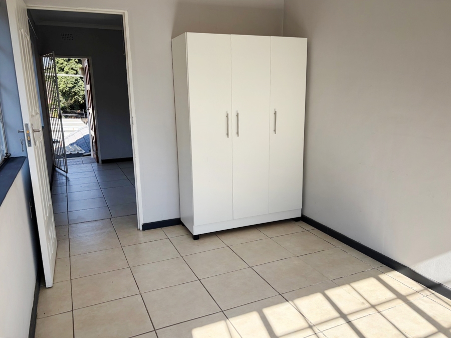 To Let 2 Bedroom Property for Rent in Linden Gauteng