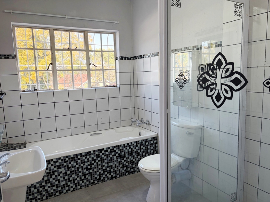 To Let 2 Bedroom Property for Rent in Linden Gauteng
