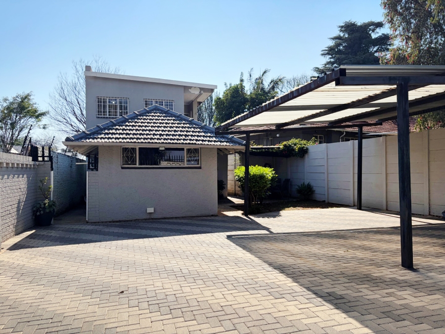 To Let 2 Bedroom Property for Rent in Linden Gauteng