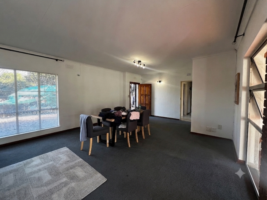 To Let 4 Bedroom Property for Rent in Vorna Valley Gauteng