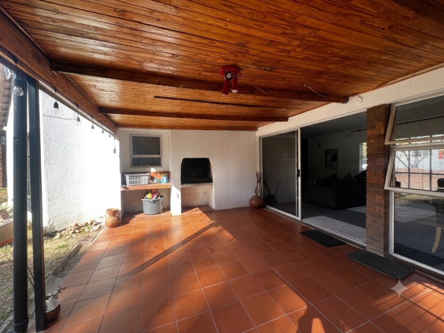To Let 4 Bedroom Property for Rent in Vorna Valley Gauteng