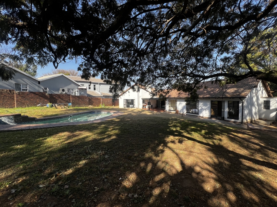To Let 4 Bedroom Property for Rent in Vorna Valley Gauteng
