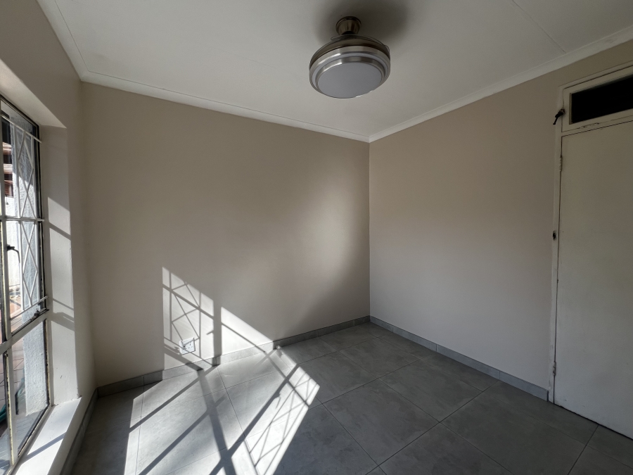 To Let 4 Bedroom Property for Rent in Vorna Valley Gauteng