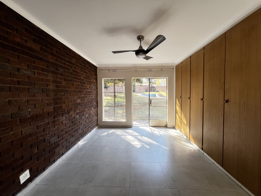 To Let 4 Bedroom Property for Rent in Vorna Valley Gauteng
