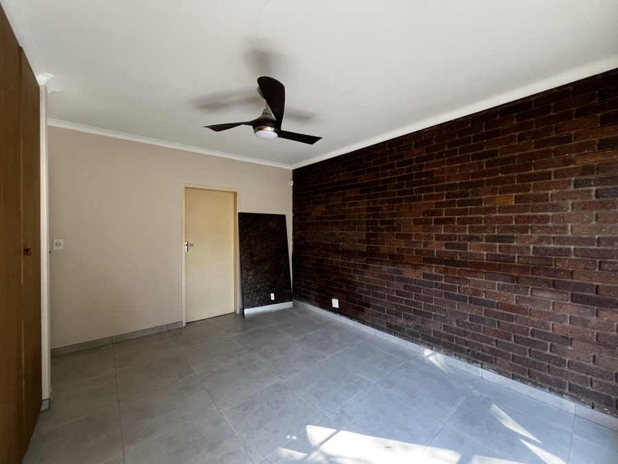 To Let 4 Bedroom Property for Rent in Vorna Valley Gauteng
