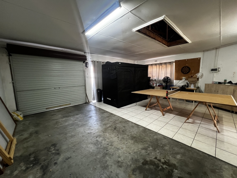 To Let 4 Bedroom Property for Rent in Vorna Valley Gauteng