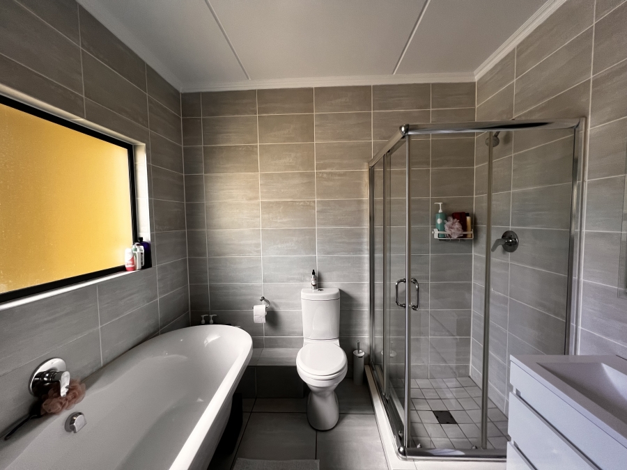3 Bedroom Property for Sale in Waterfall Gauteng