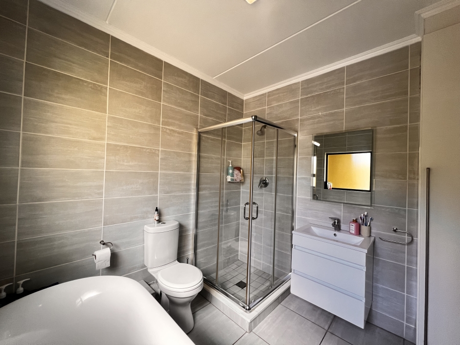 3 Bedroom Property for Sale in Waterfall Gauteng