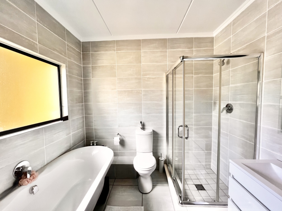 3 Bedroom Property for Sale in Waterfall Gauteng
