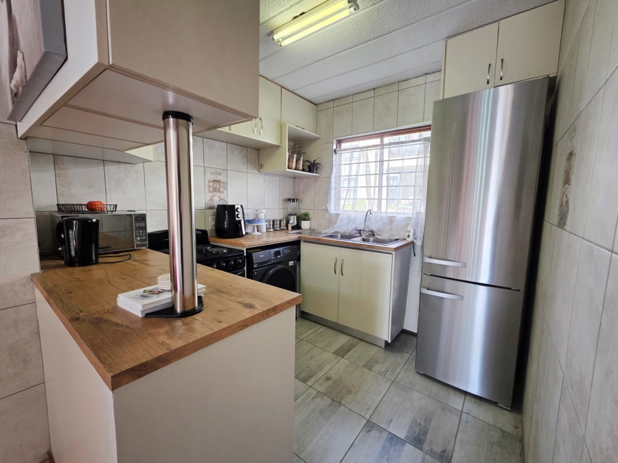 2 Bedroom Property for Sale in Robindale Gauteng