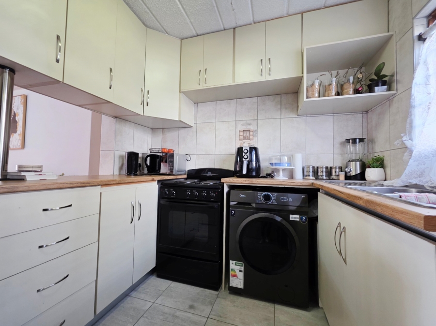 2 Bedroom Property for Sale in Robindale Gauteng