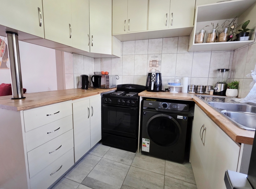 2 Bedroom Property for Sale in Robindale Gauteng