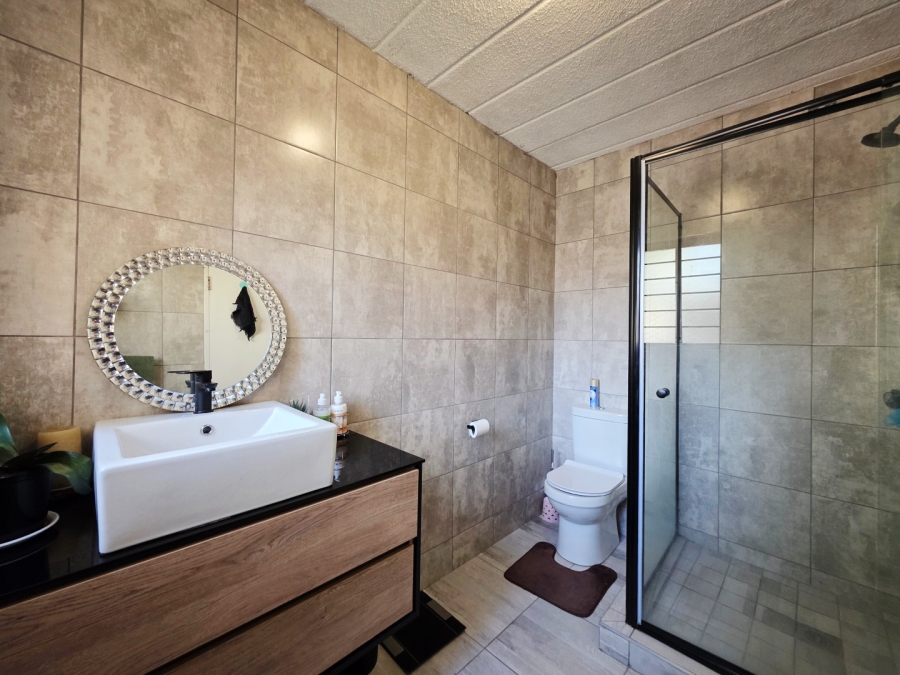 2 Bedroom Property for Sale in Robindale Gauteng