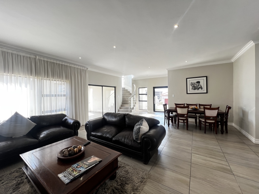 4 Bedroom Property for Sale in Blue Valley Golf Estate Gauteng