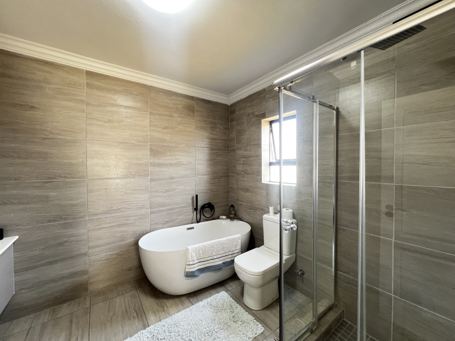 4 Bedroom Property for Sale in Blue Valley Golf Estate Gauteng