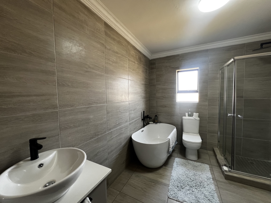 4 Bedroom Property for Sale in Blue Valley Golf Estate Gauteng