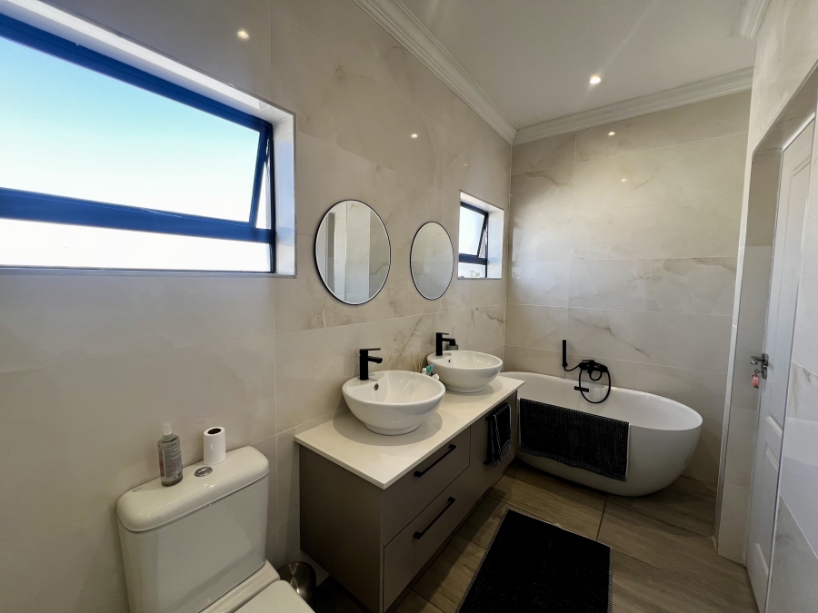 4 Bedroom Property for Sale in Blue Valley Golf Estate Gauteng