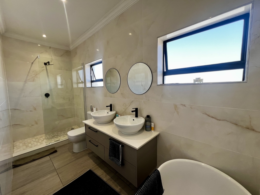 4 Bedroom Property for Sale in Blue Valley Golf Estate Gauteng