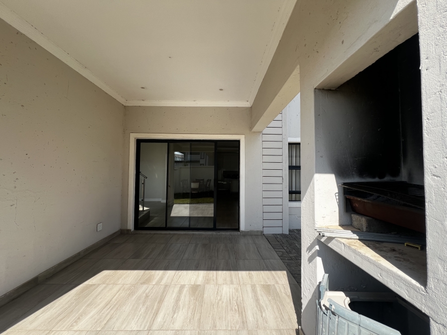 4 Bedroom Property for Sale in Blue Valley Golf Estate Gauteng