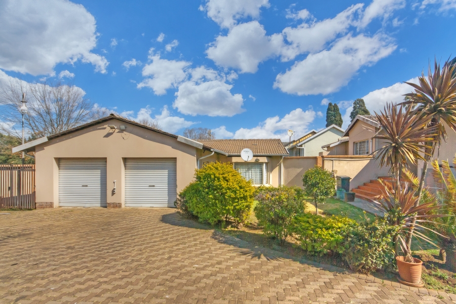 3 Bedroom Property for Sale in Oakdene Gauteng