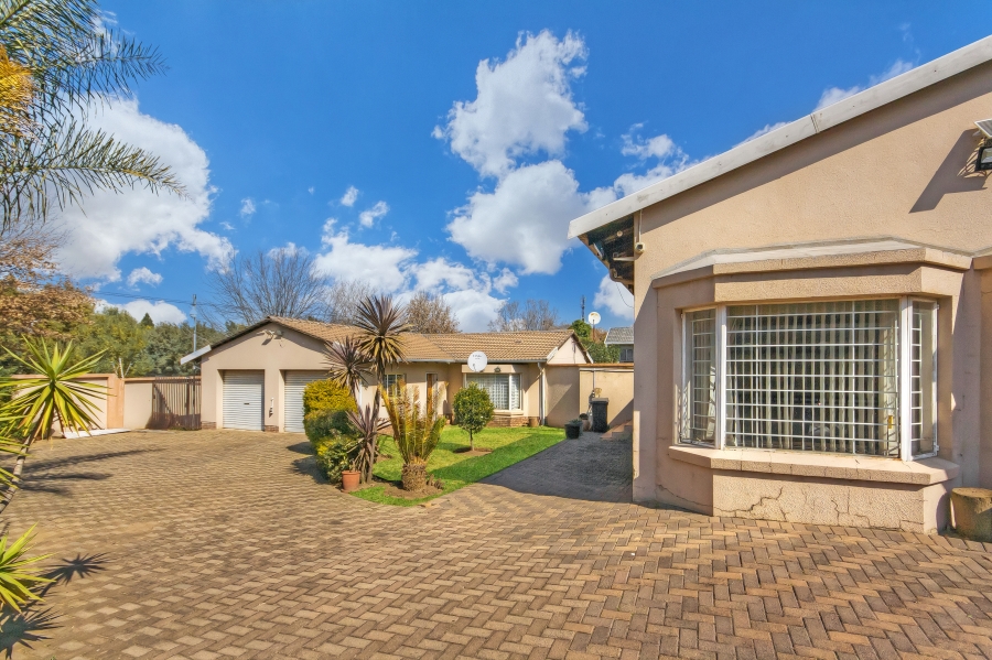 3 Bedroom Property for Sale in Oakdene Gauteng