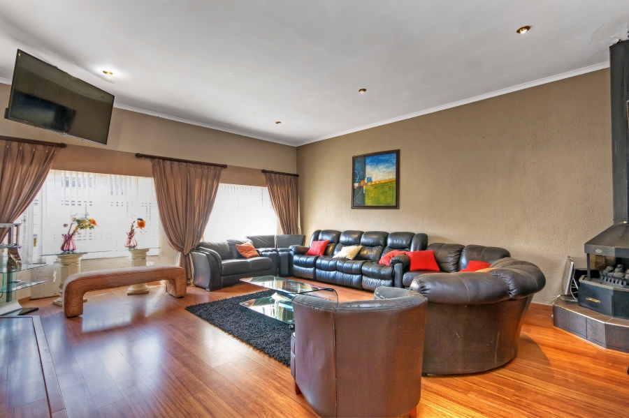 3 Bedroom Property for Sale in Oakdene Gauteng