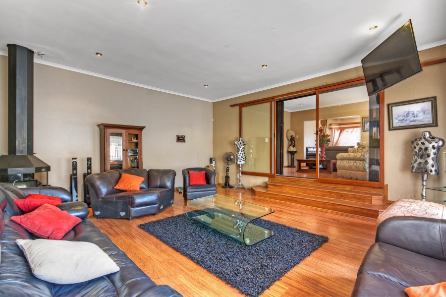 3 Bedroom Property for Sale in Oakdene Gauteng