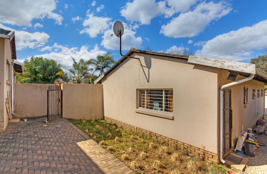 3 Bedroom Property for Sale in Oakdene Gauteng