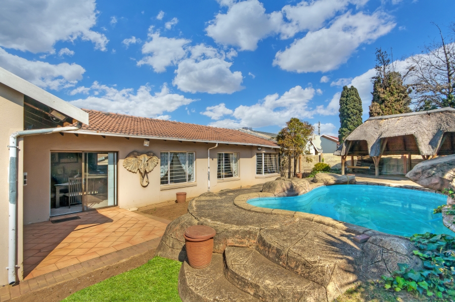 3 Bedroom Property for Sale in Oakdene Gauteng