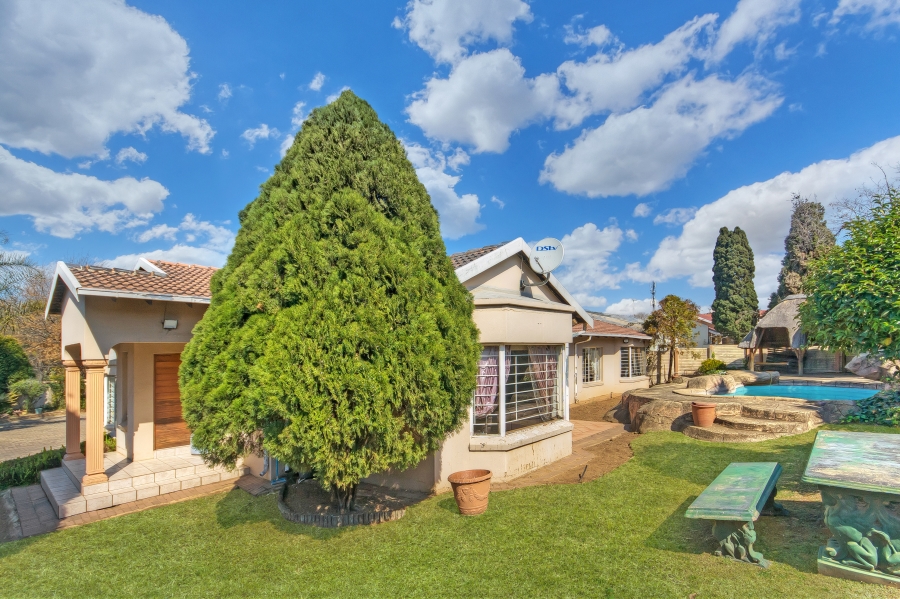3 Bedroom Property for Sale in Oakdene Gauteng