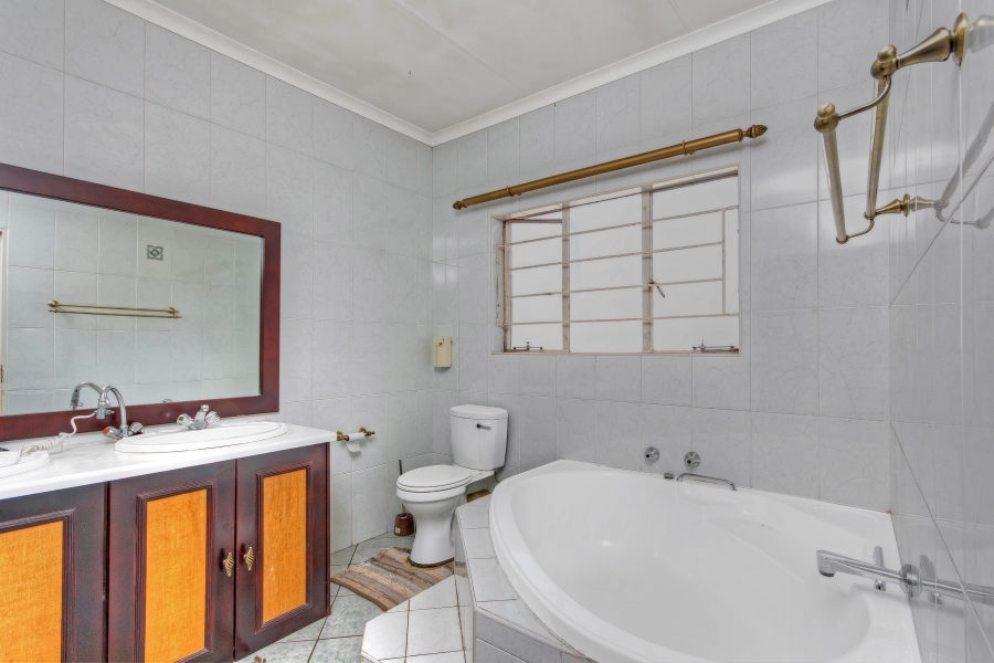 3 Bedroom Property for Sale in Oakdene Gauteng