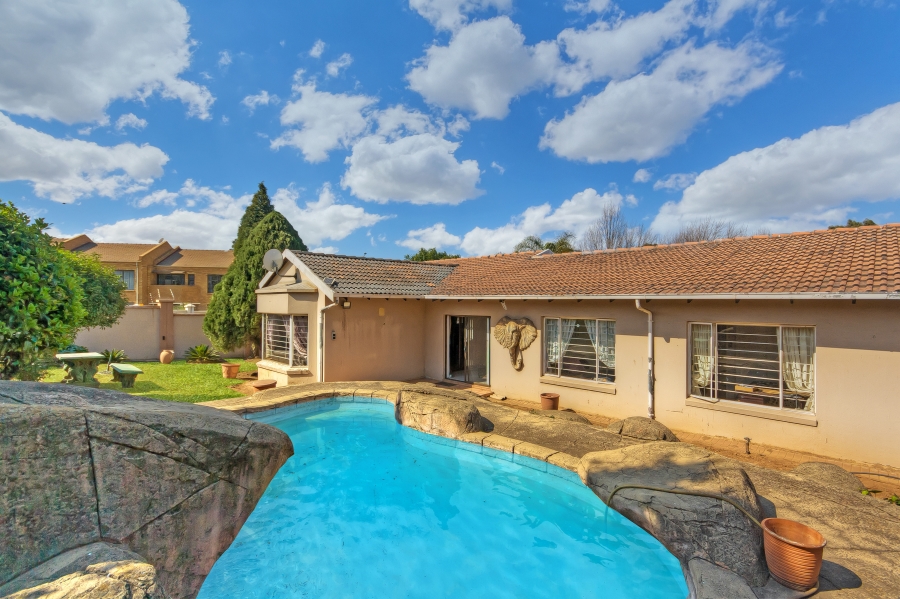 3 Bedroom Property for Sale in Oakdene Gauteng