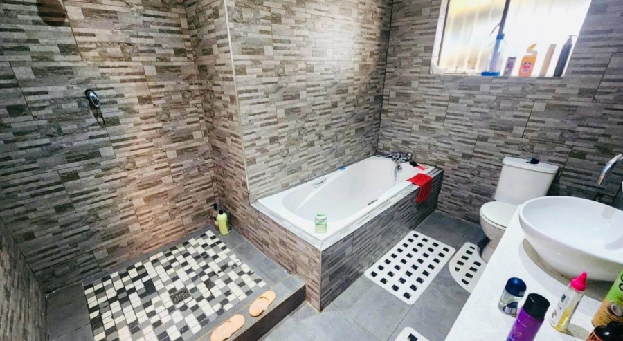 3 Bedroom Property for Sale in Woodmere Gauteng