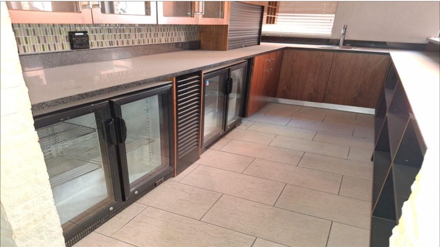 To Let Commercial Property for Rent in Strijdom Park Gauteng