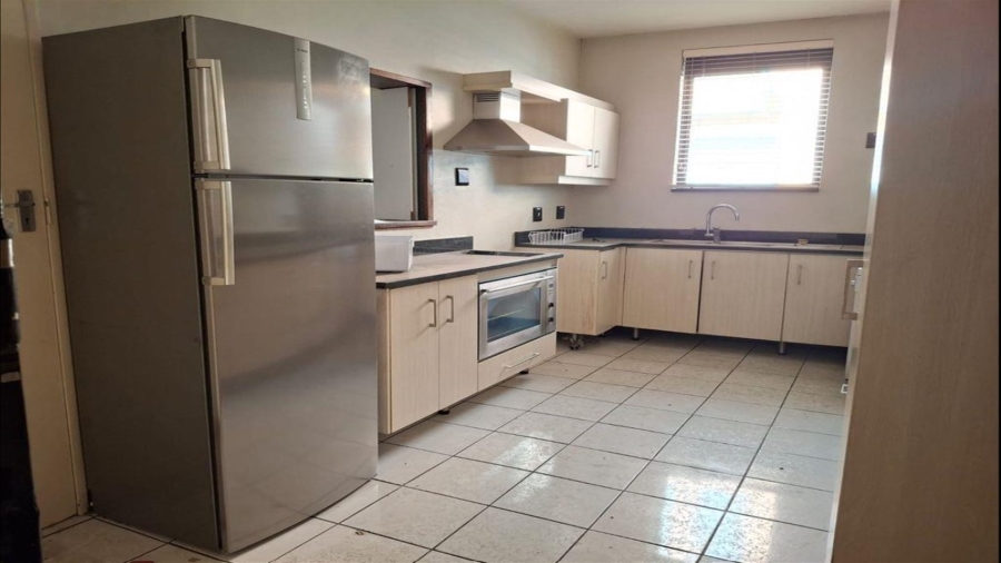 To Let Commercial Property for Rent in Strijdom Park Gauteng