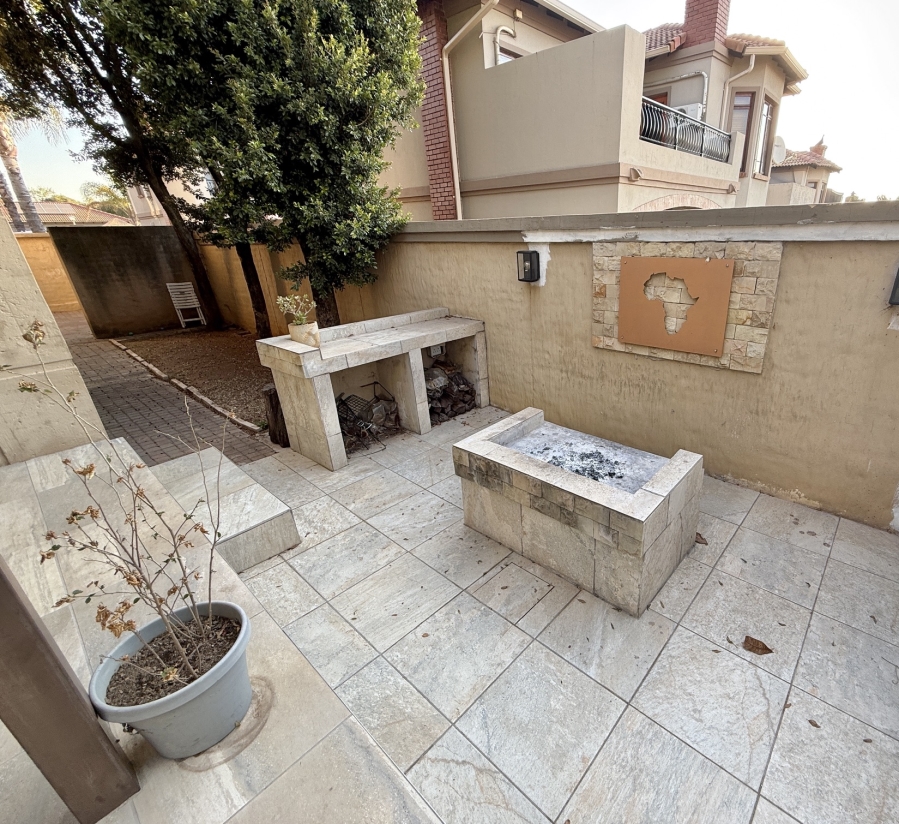 3 Bedroom Property for Sale in The Wilds Gauteng