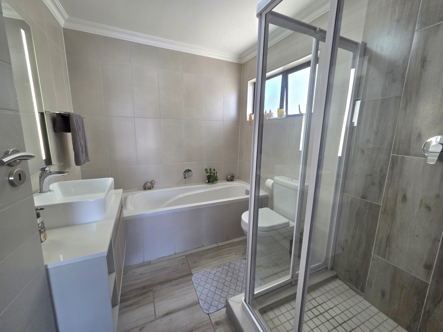 2 Bedroom Property for Sale in Carlswald Gauteng