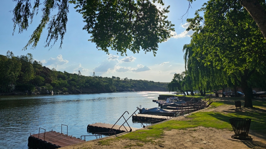 4 Bedroom Property for Sale in Vaaloewer Gauteng