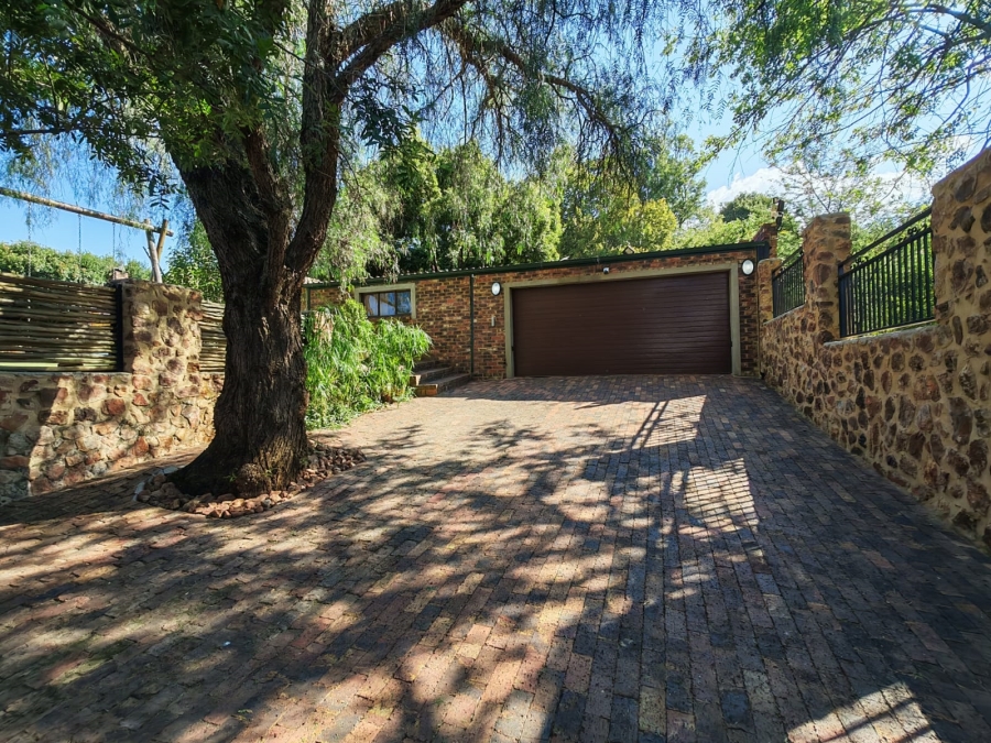 4 Bedroom Property for Sale in Vaaloewer Gauteng
