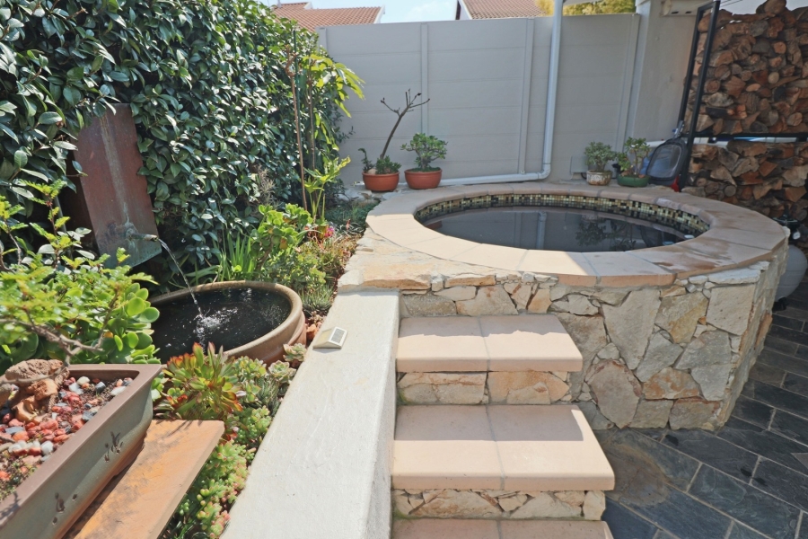 To Let 2 Bedroom Property for Rent in Epsom Downs Gauteng